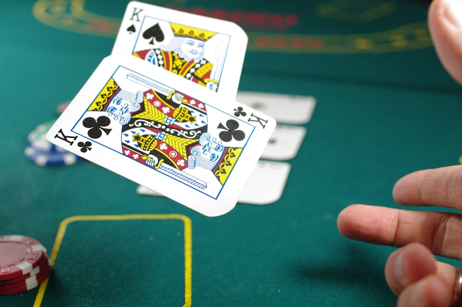 Pemain poker fokus membaca jalannya permainan
